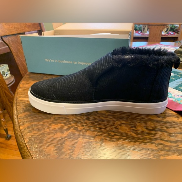 TOMS Women’s Size 11 Paxton Leather, Faux Fur Lined Shoe/Boot - Picture 1 of 6